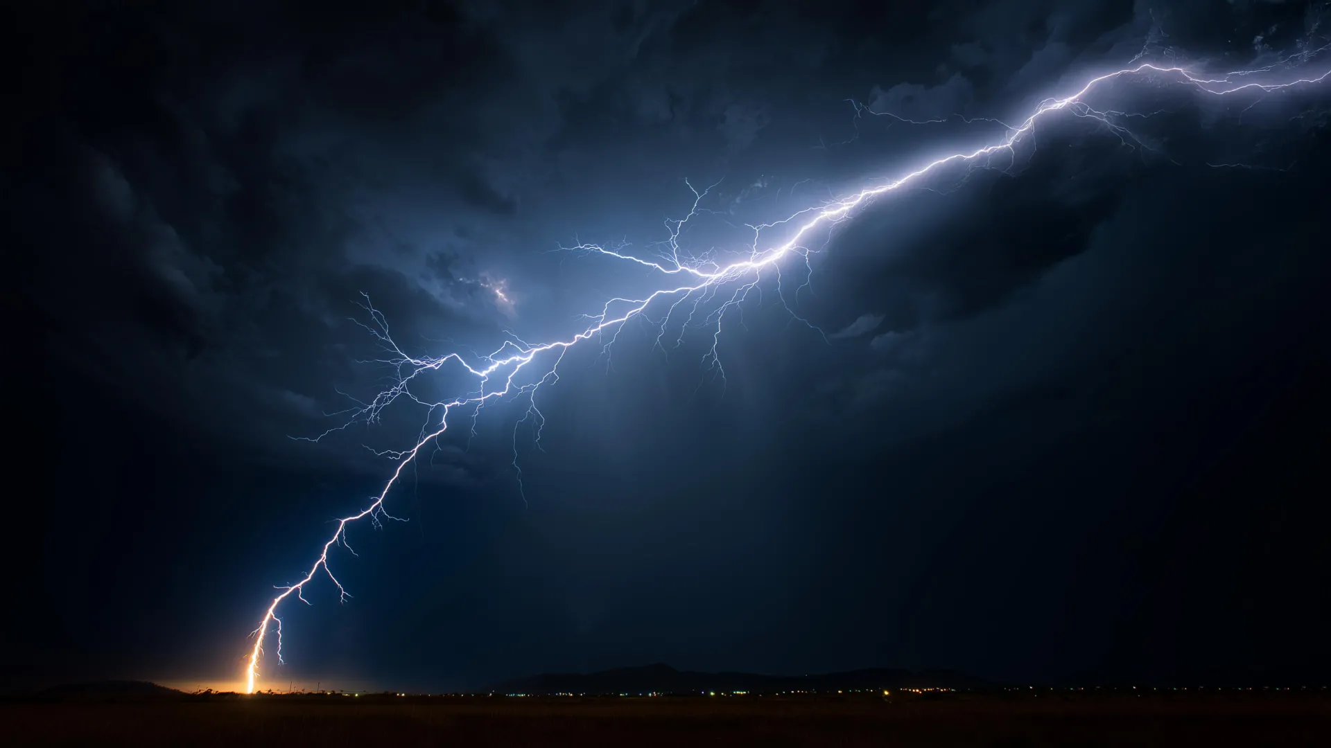 515-mile lightning flash caught from space
