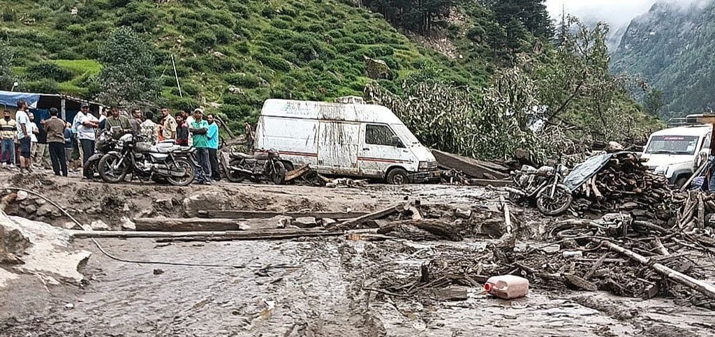 Dozens dead in flash floods in Indian-administered Kashmir 1 Dozens dead in flash floods in Indian-administered Kashmir