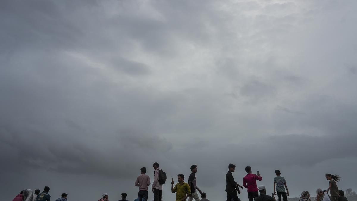 Mumbai rains LIVE updates: Schools, colleges reopen after relief from heavy rains 1 Mumbai rains LIVE updates: Schools, colleges reopen after relief from heavy rains