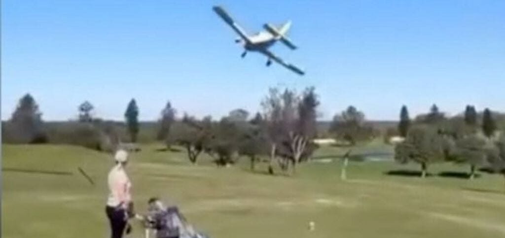 Plane makes emergency landing on Australian golf course 1 Plane makes emergency landing on Australian golf course