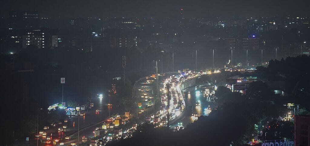 Massive traffic jam stalls Delhi suburb as rains wreak havoc 1 Massive traffic jam stalls Delhi suburb as rains wreak havoc